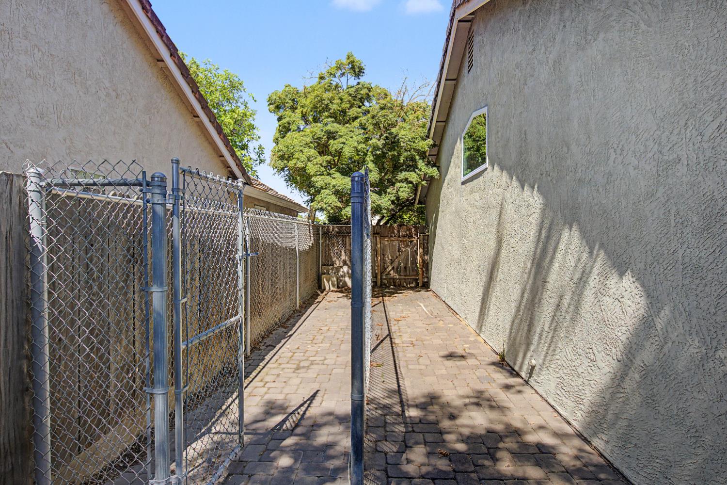 204 Gelf Ln, Modesto, CA 95357