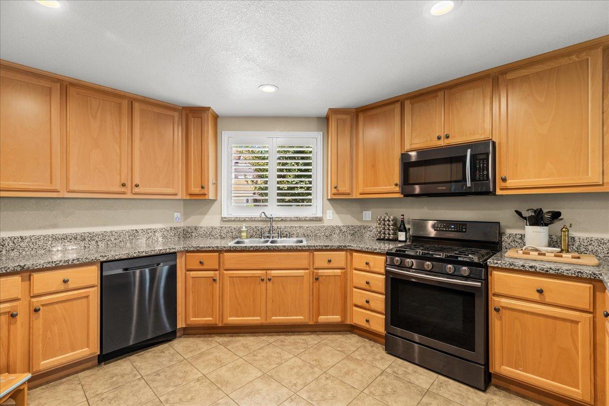 1009 Fairmont Ct, Modesto, CA 95354