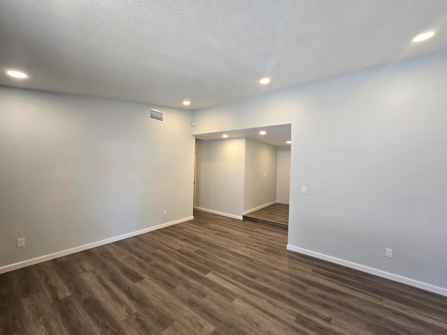 1500 NW Kirkland Ct, Modesto, CA 95356