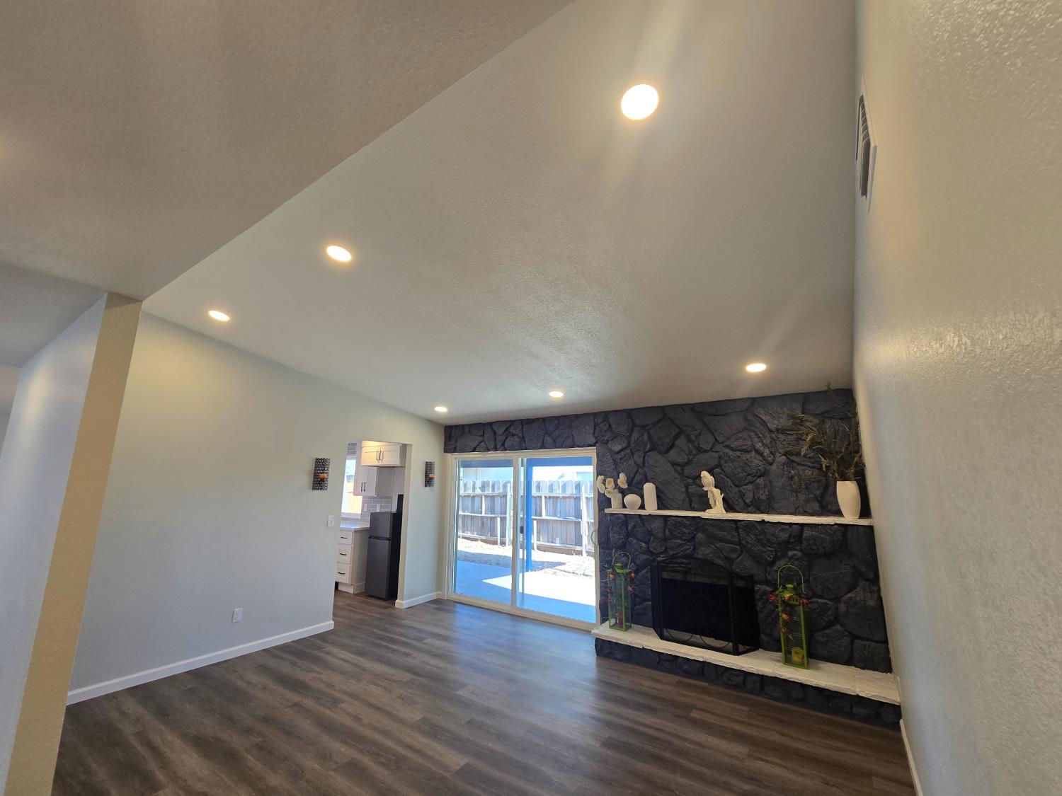 1500 NW Kirkland Ct, Modesto, CA 95356