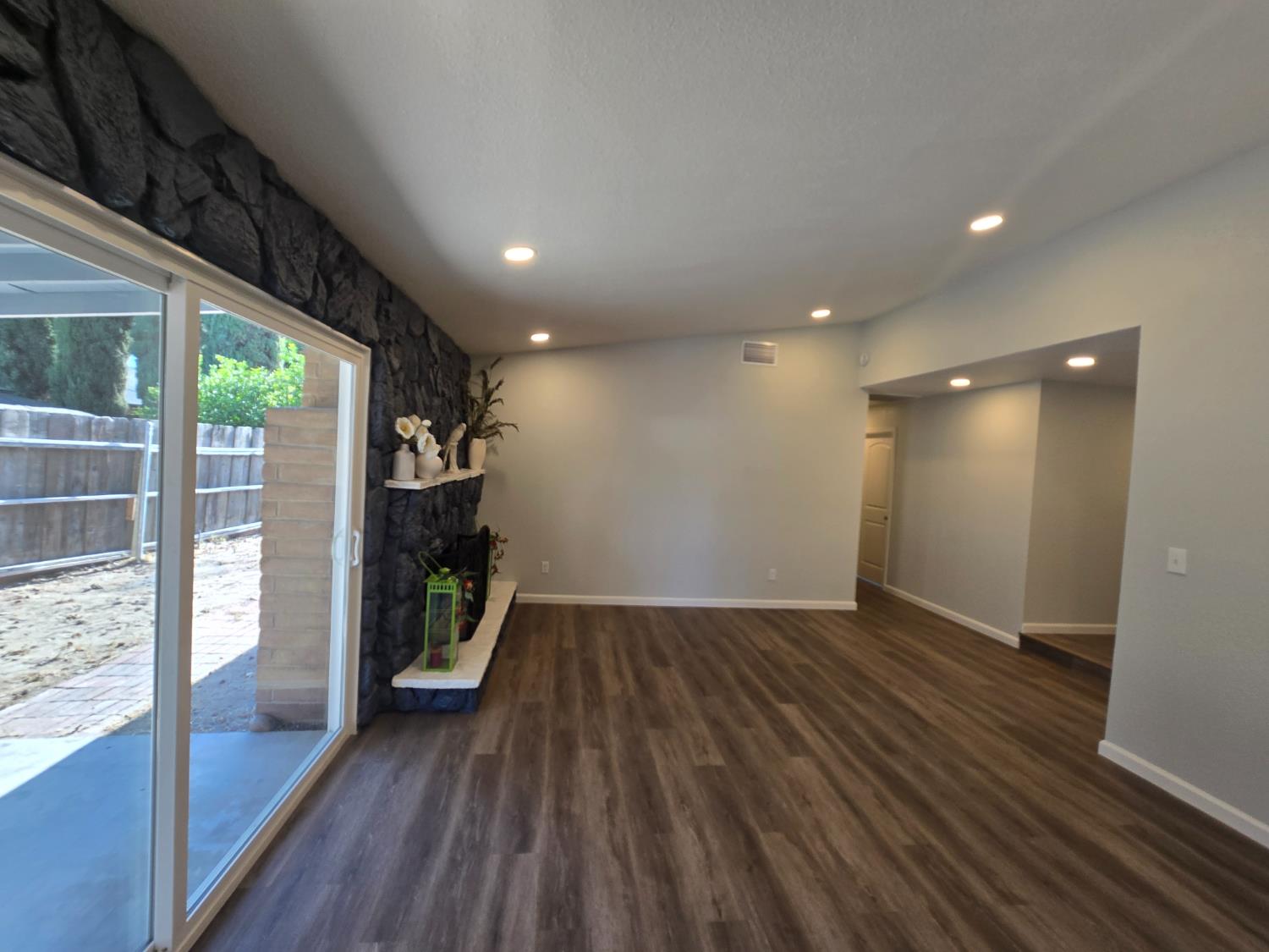 1500 NW Kirkland Ct, Modesto, CA 95356