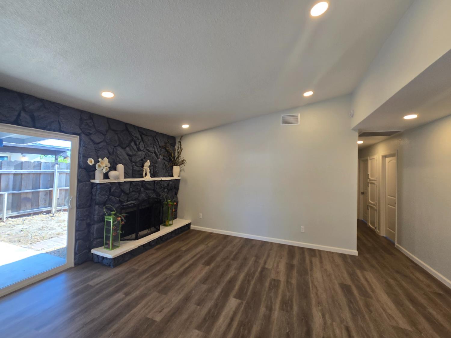 1500 NW Kirkland Ct, Modesto, CA 95356