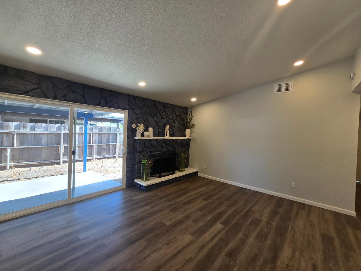 1500 NW Kirkland Ct, Modesto, CA 95356