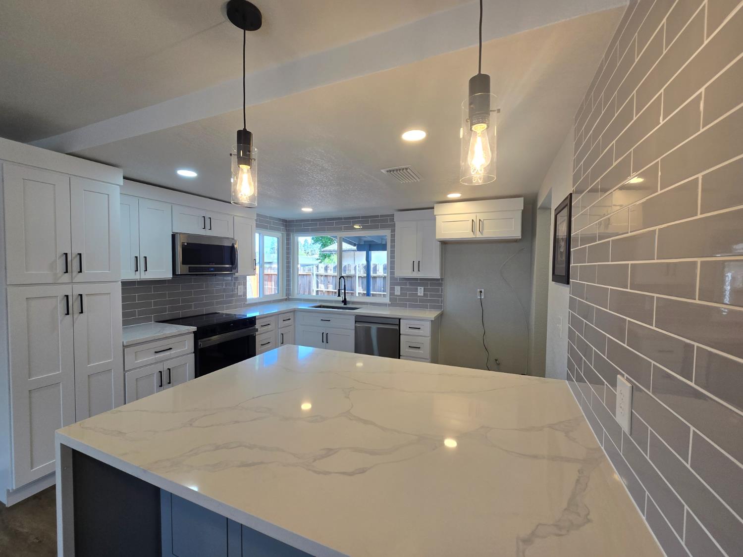 1500 NW Kirkland Ct, Modesto, CA 95356
