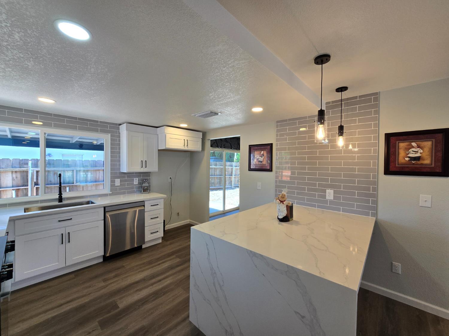 1500 NW Kirkland Ct, Modesto, CA 95356