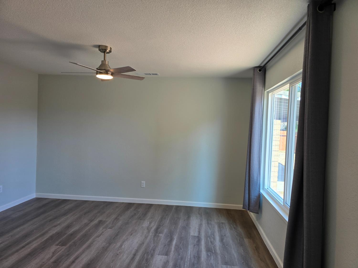 1500 NW Kirkland Ct, Modesto, CA 95356
