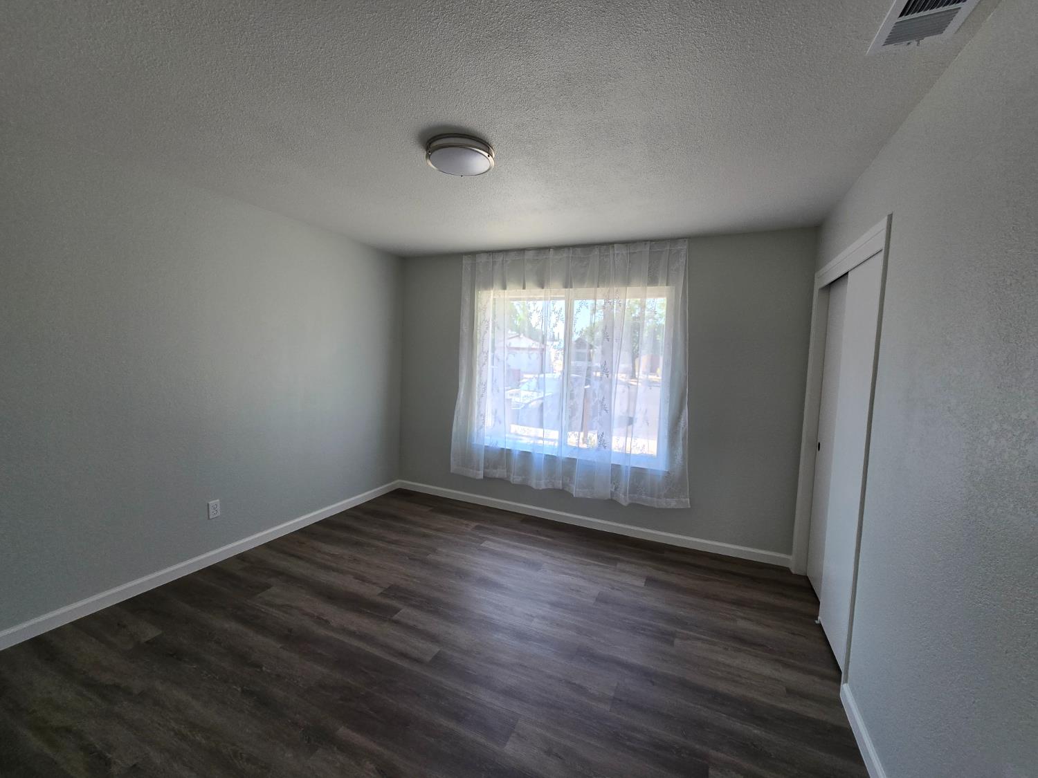 1500 NW Kirkland Ct, Modesto, CA 95356