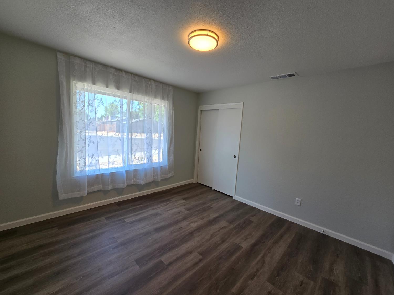1500 NW Kirkland Ct, Modesto, CA 95356