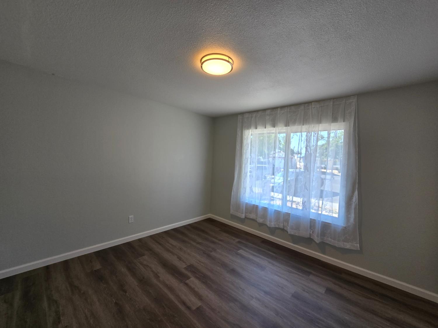 1500 NW Kirkland Ct, Modesto, CA 95356