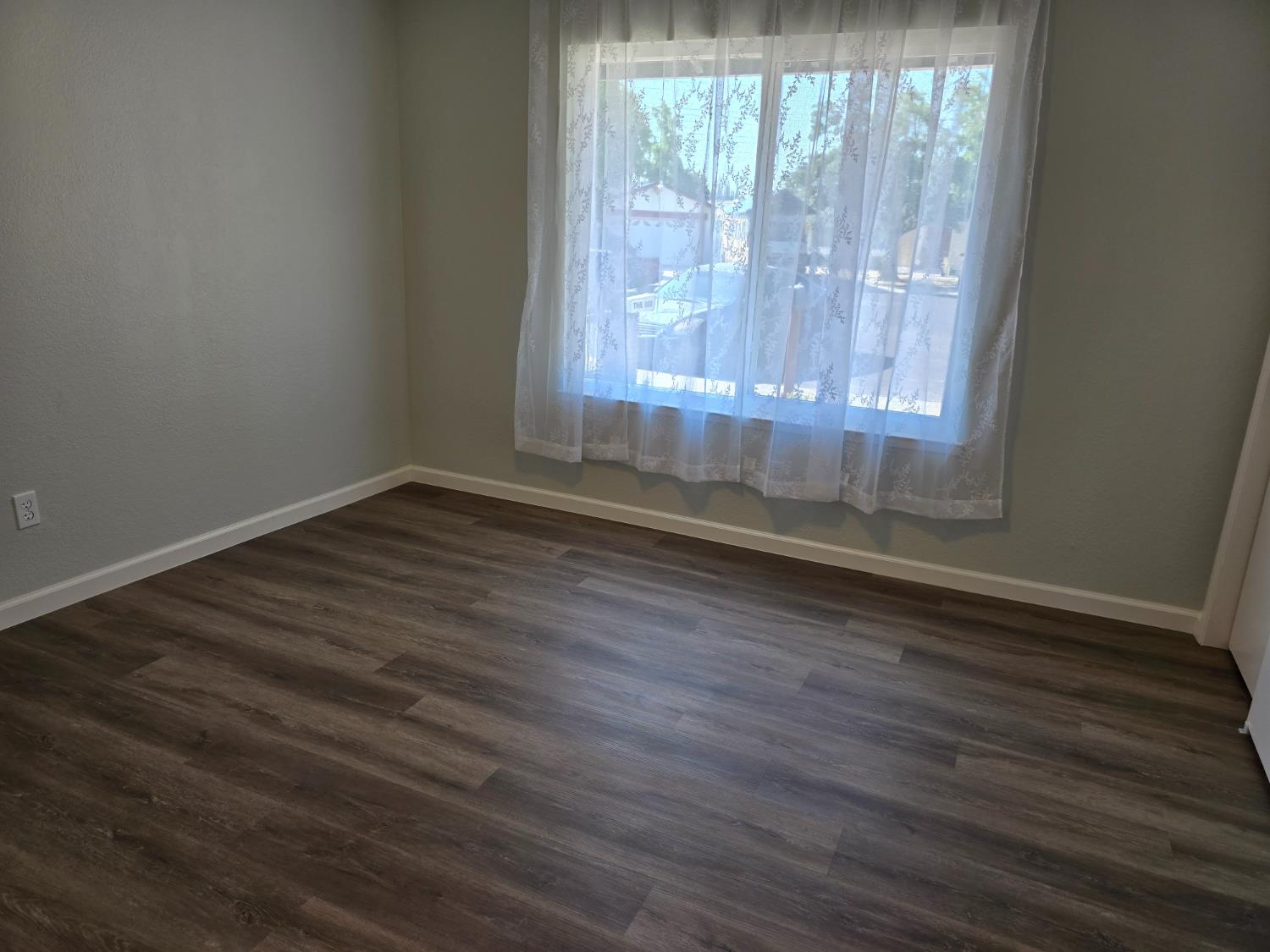 1500 NW Kirkland Ct, Modesto, CA 95356
