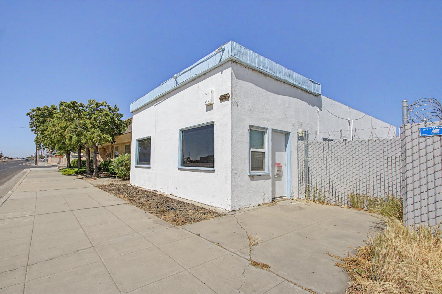 927 N St, Firebaugh, CA 93622