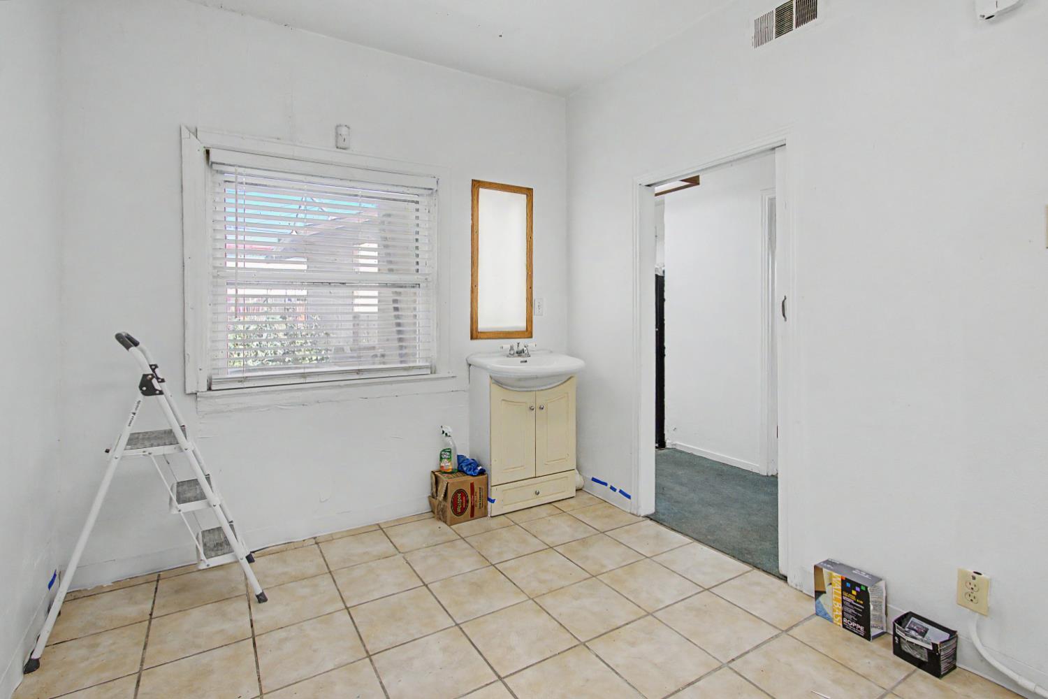 927 N St, Firebaugh, CA 93622