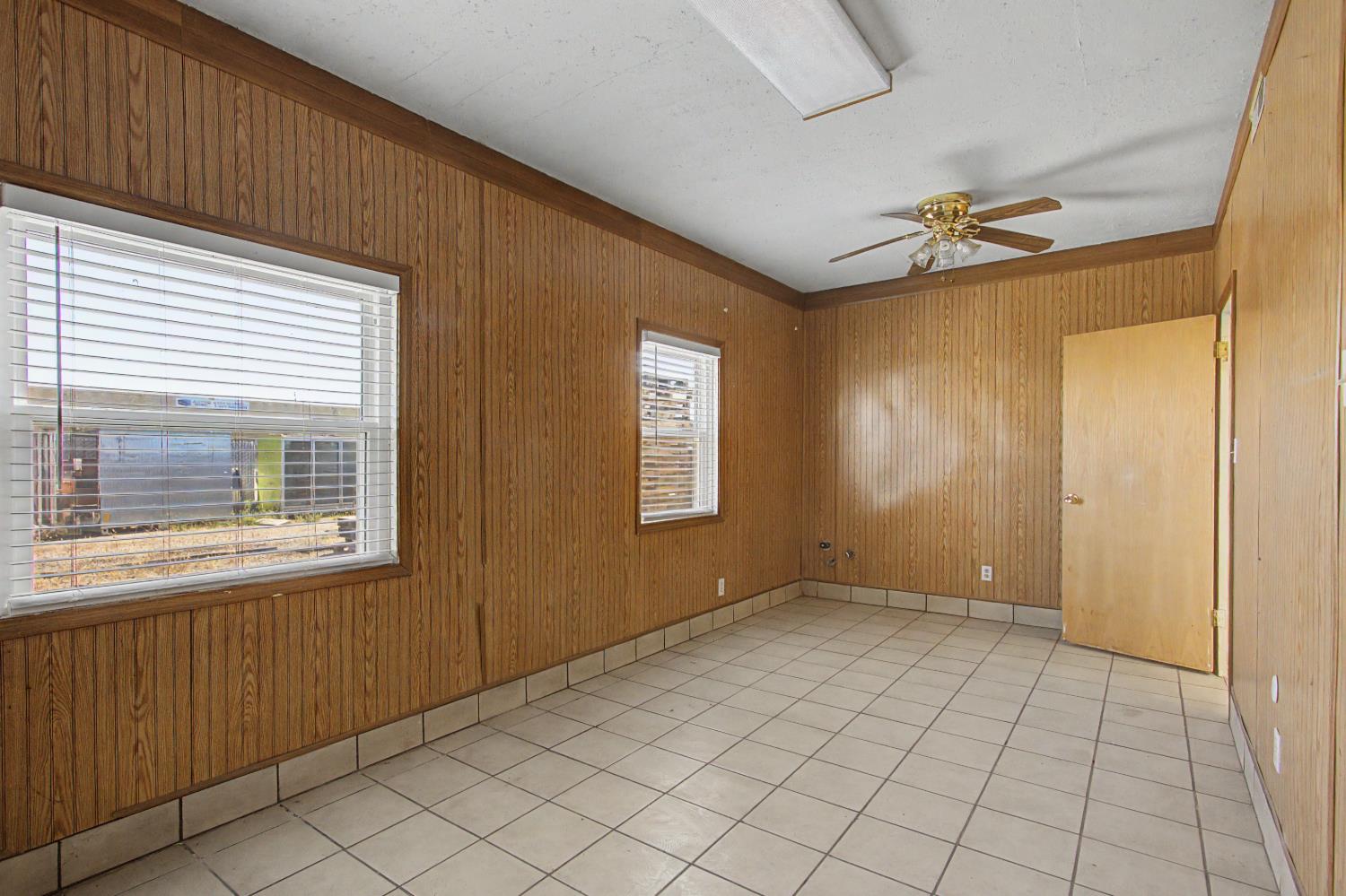 927 N St, Firebaugh, CA 93622
