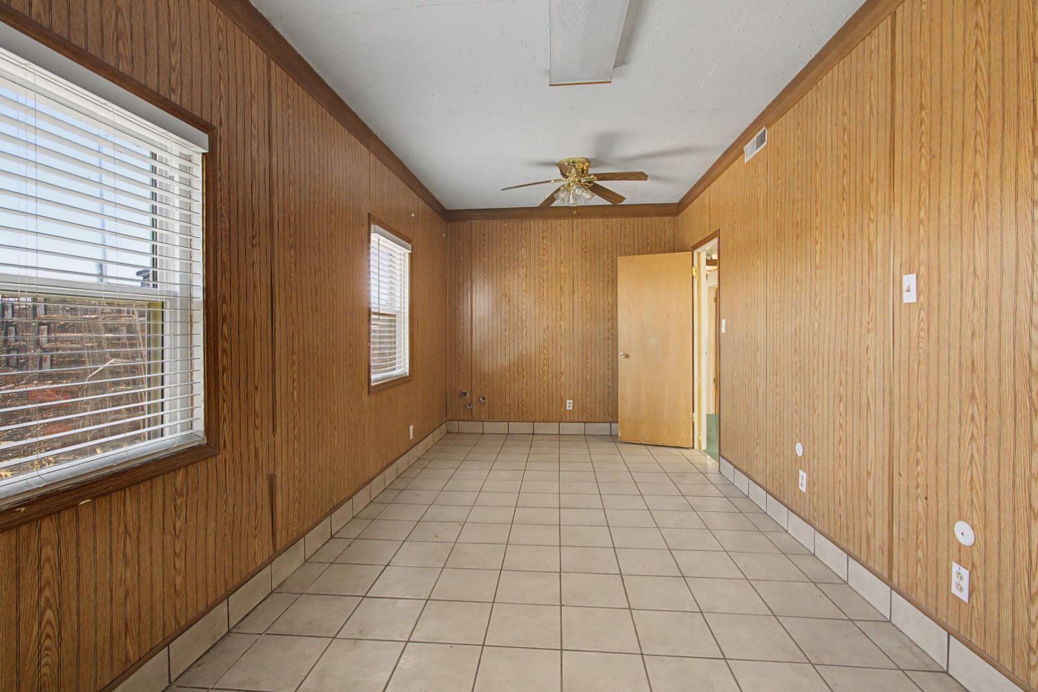 927 N St, Firebaugh, CA 93622