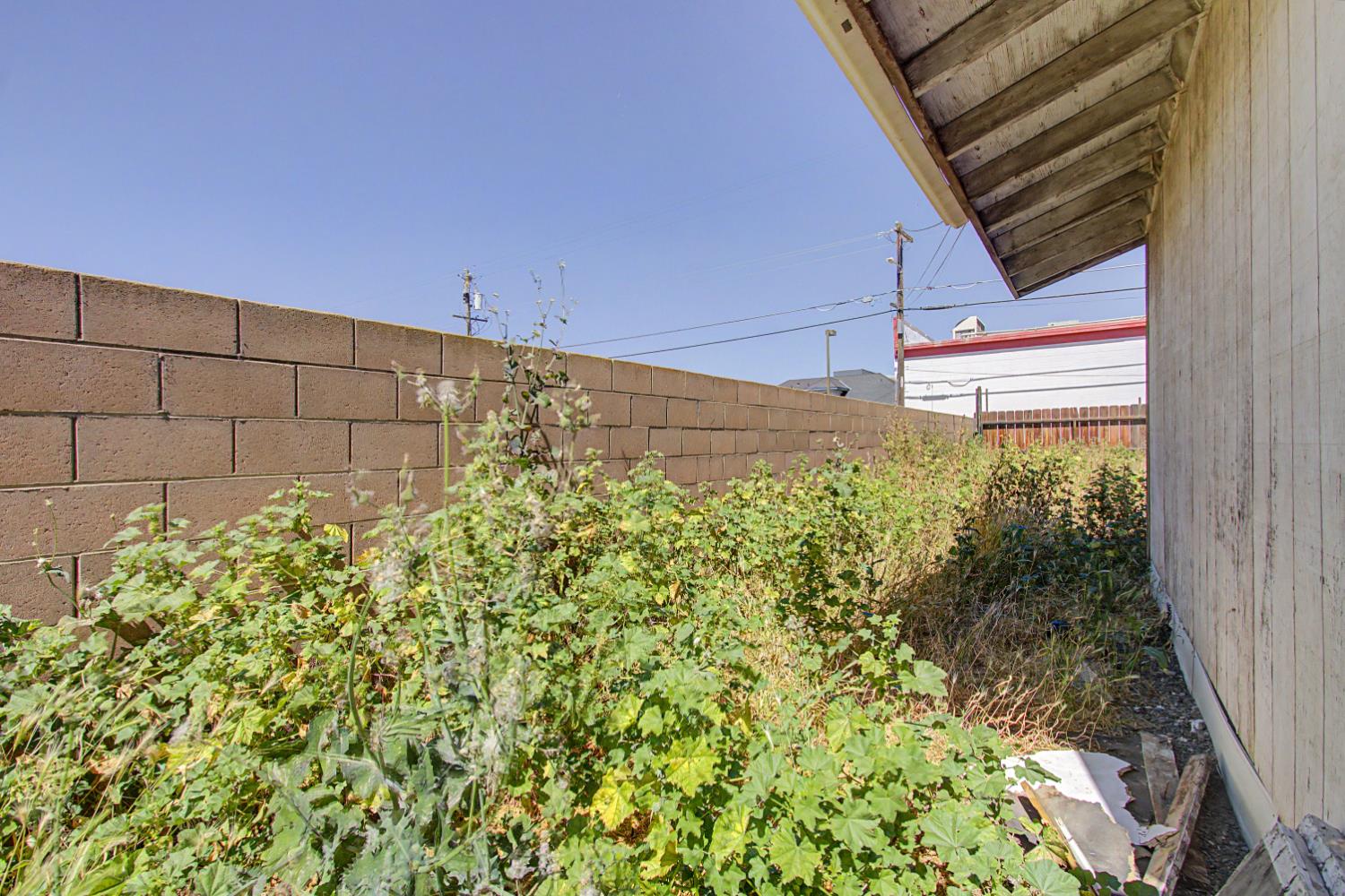 927 N St, Firebaugh, CA 93622