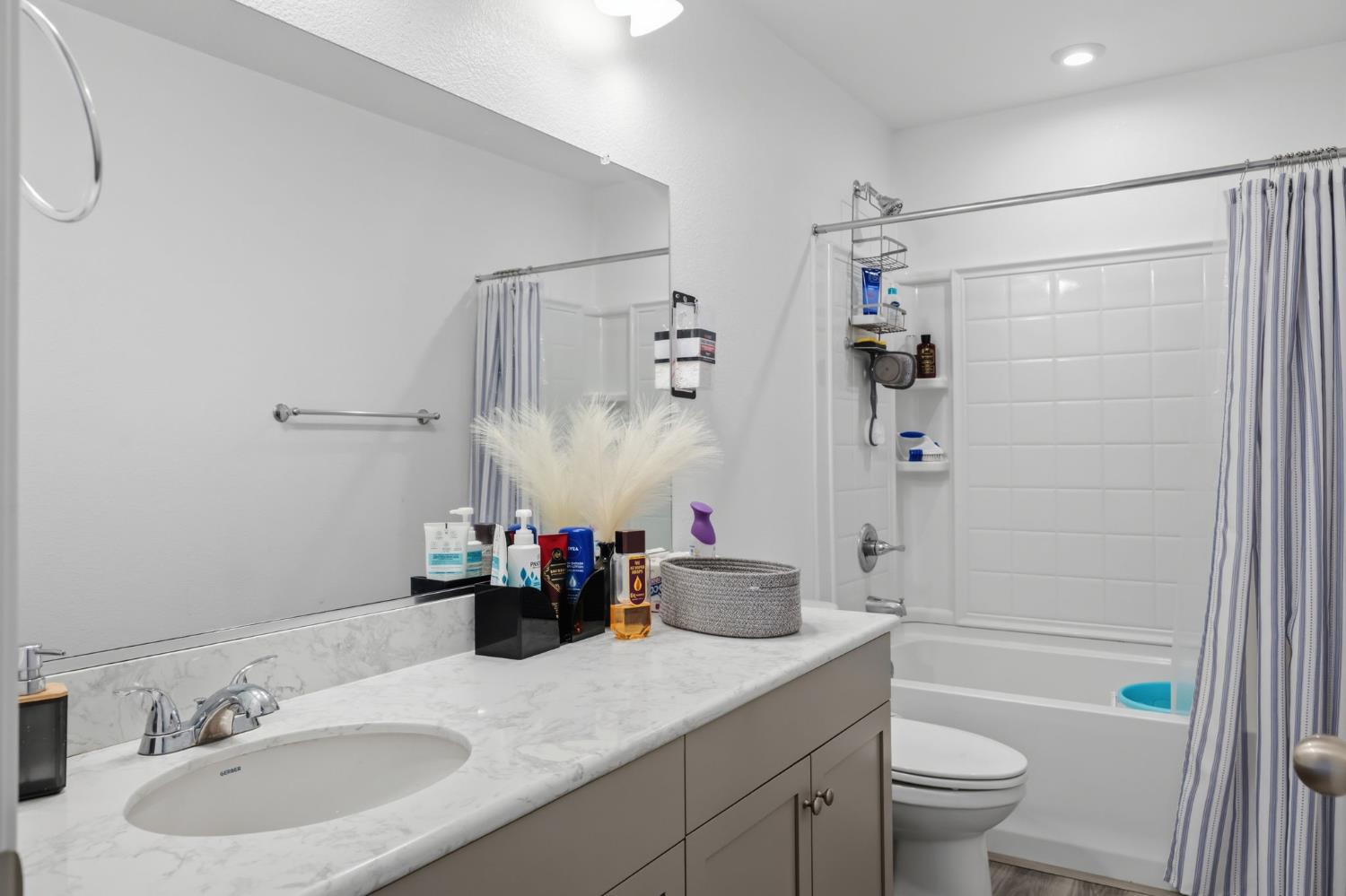 2849 Mokelumne St, Manteca, CA 95337