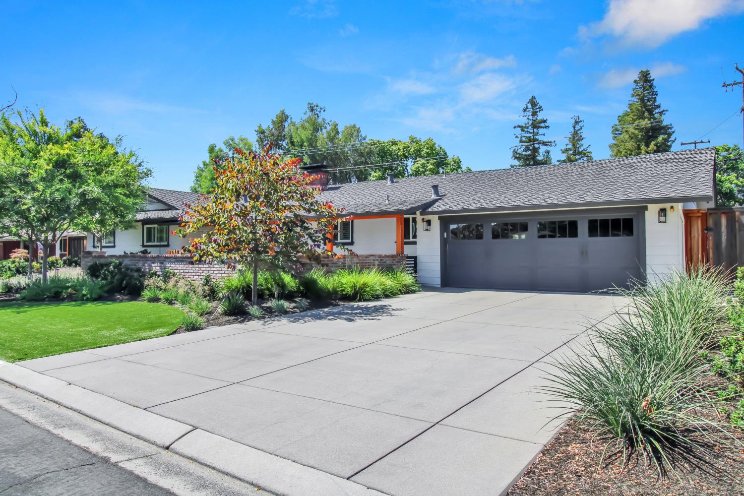 205 Robin Hood Dr, Modesto, CA 95350