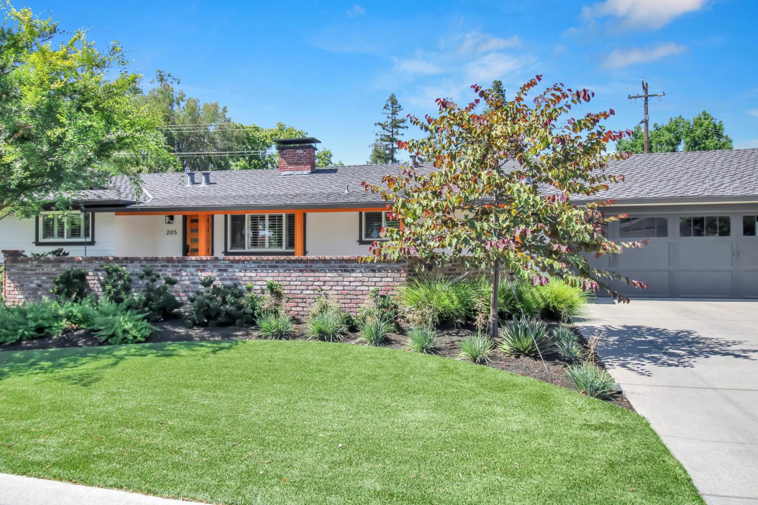 205 Robin Hood Dr, Modesto, CA 95350