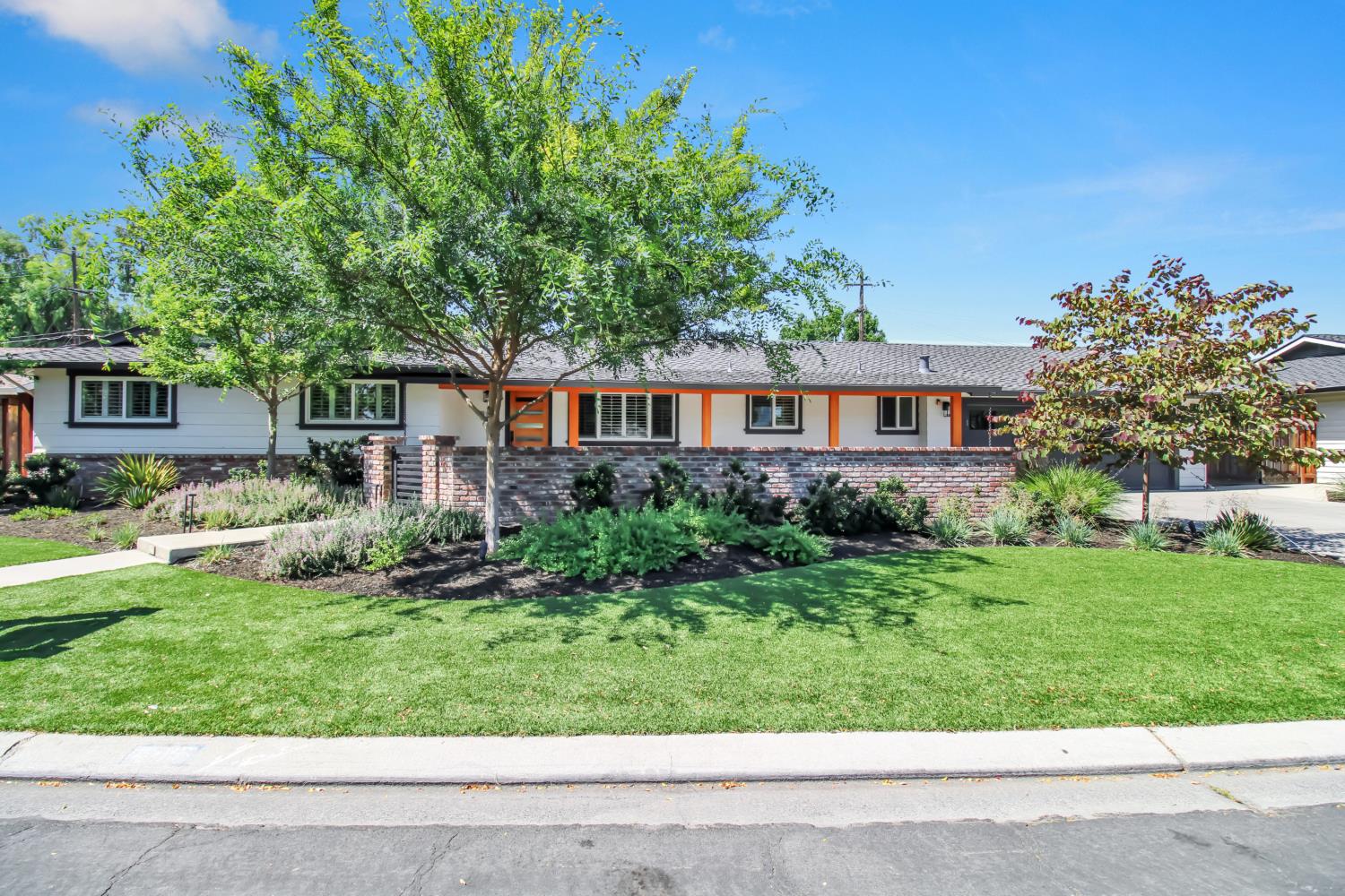 205 Robin Hood Dr, Modesto, CA 95350