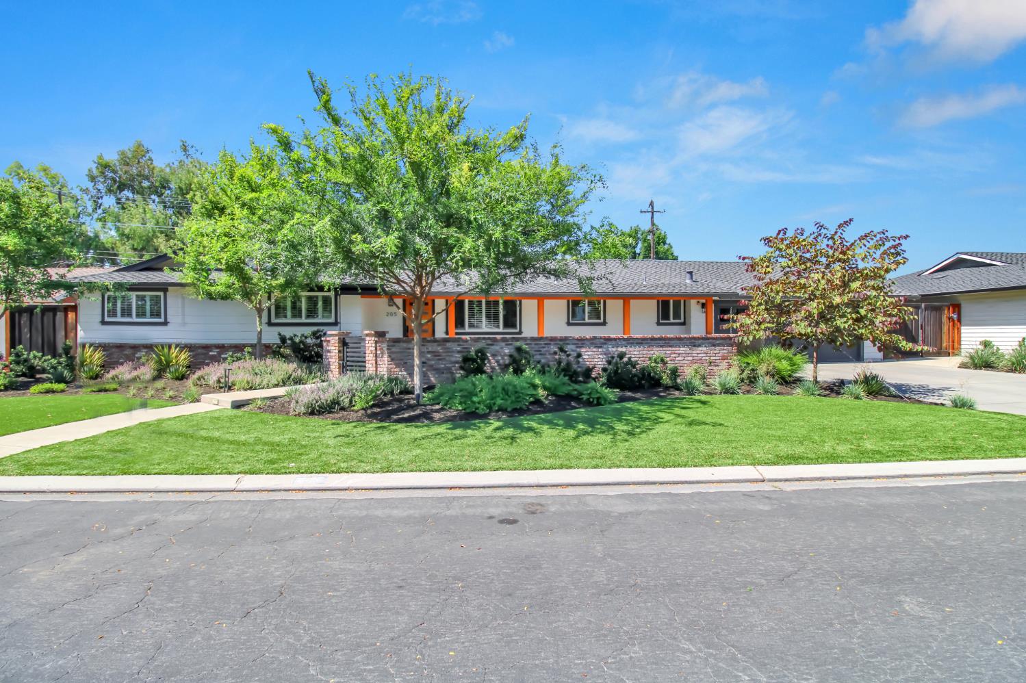 205 Robin Hood Dr, Modesto, CA 95350