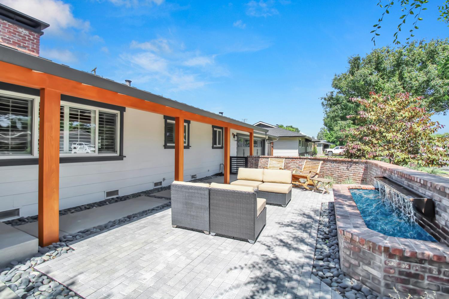 205 Robin Hood Dr, Modesto, CA 95350