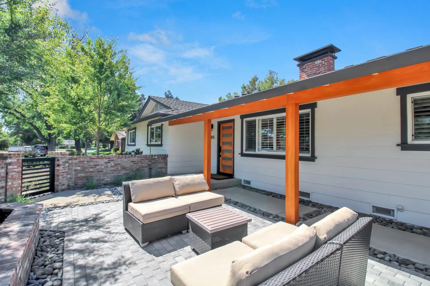 205 Robin Hood Dr, Modesto, CA 95350