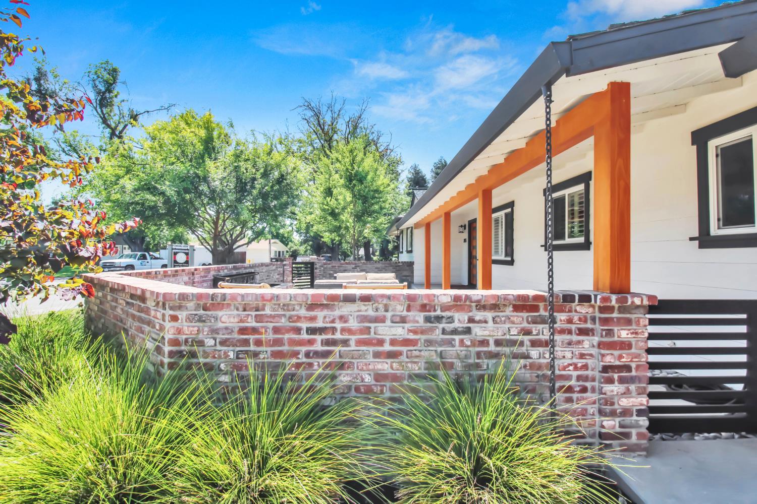 205 Robin Hood Dr, Modesto, CA 95350
