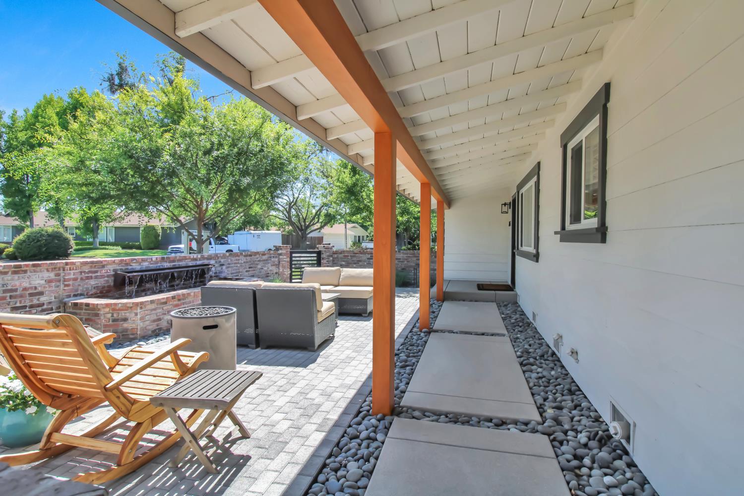 205 Robin Hood Dr, Modesto, CA 95350
