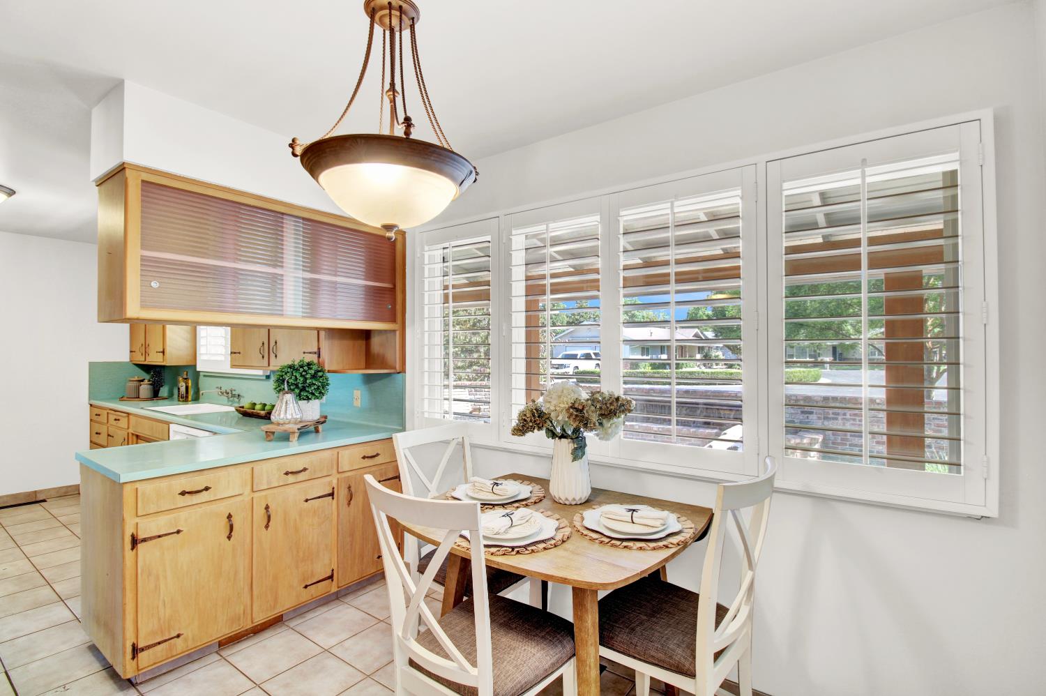 205 Robin Hood Dr, Modesto, CA 95350