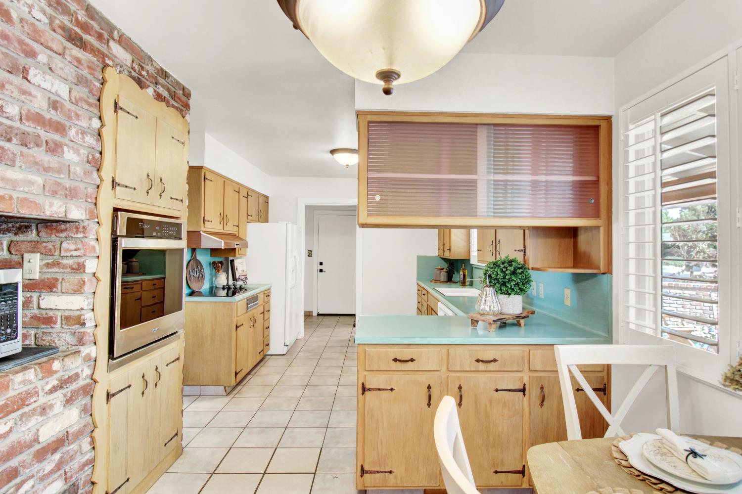205 Robin Hood Dr, Modesto, CA 95350