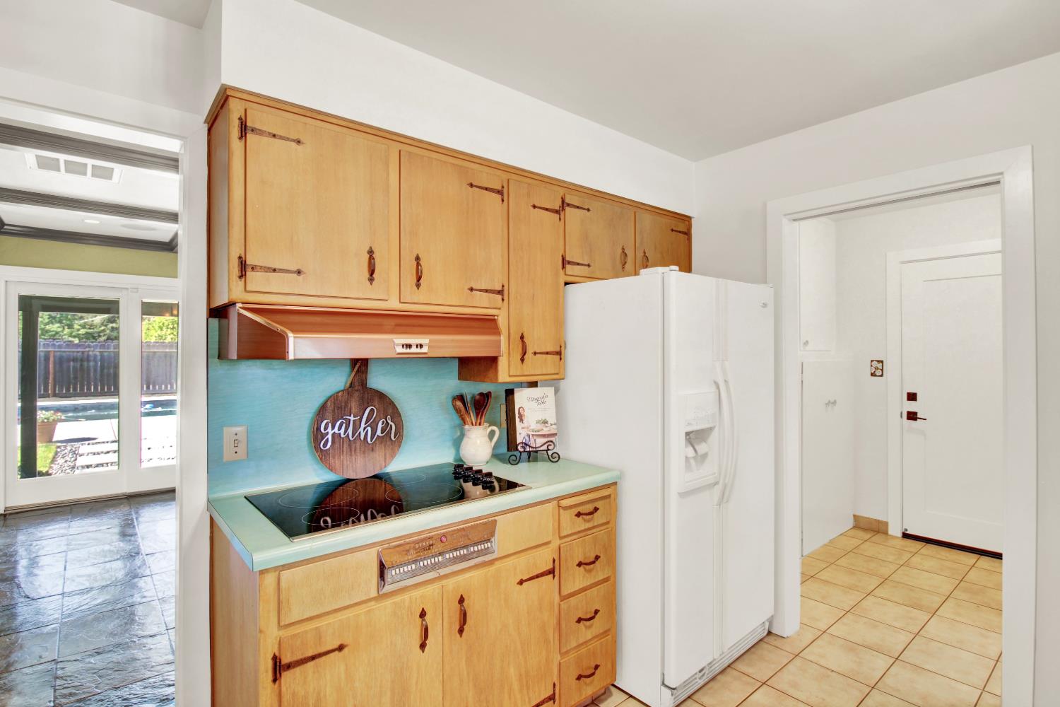 205 Robin Hood Dr, Modesto, CA 95350