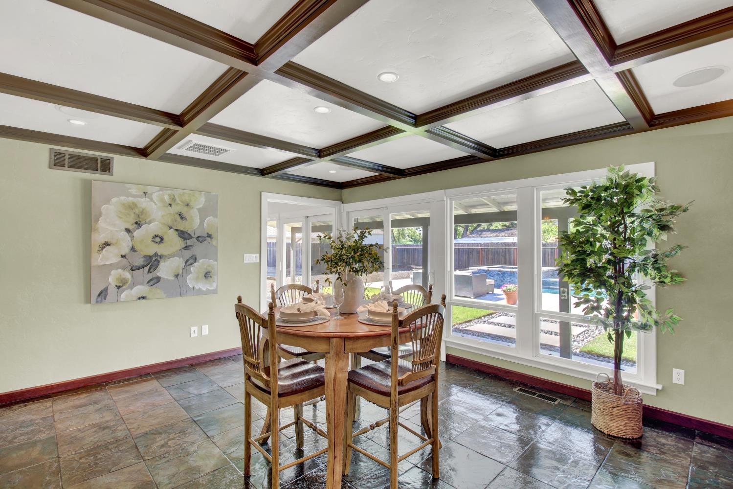 205 Robin Hood Dr, Modesto, CA 95350