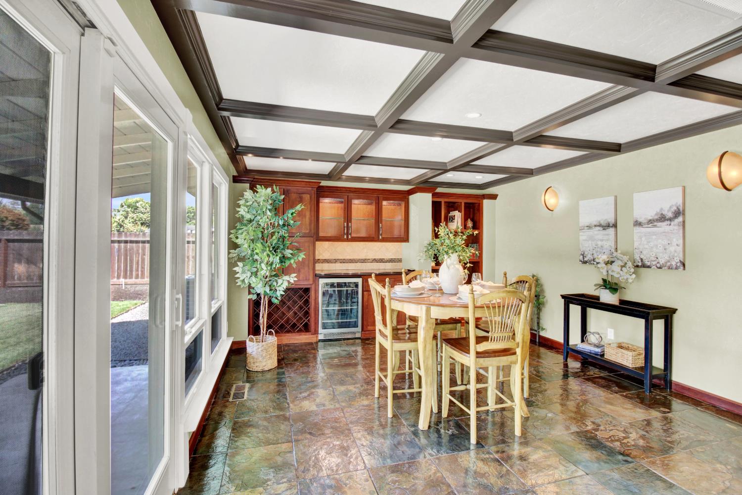 205 Robin Hood Dr, Modesto, CA 95350