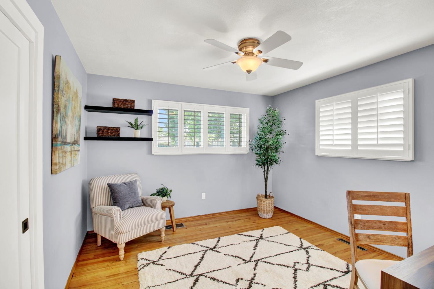 205 Robin Hood Dr, Modesto, CA 95350