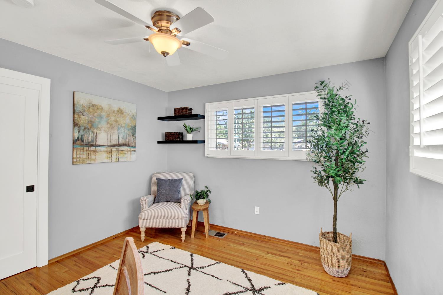 205 Robin Hood Dr, Modesto, CA 95350