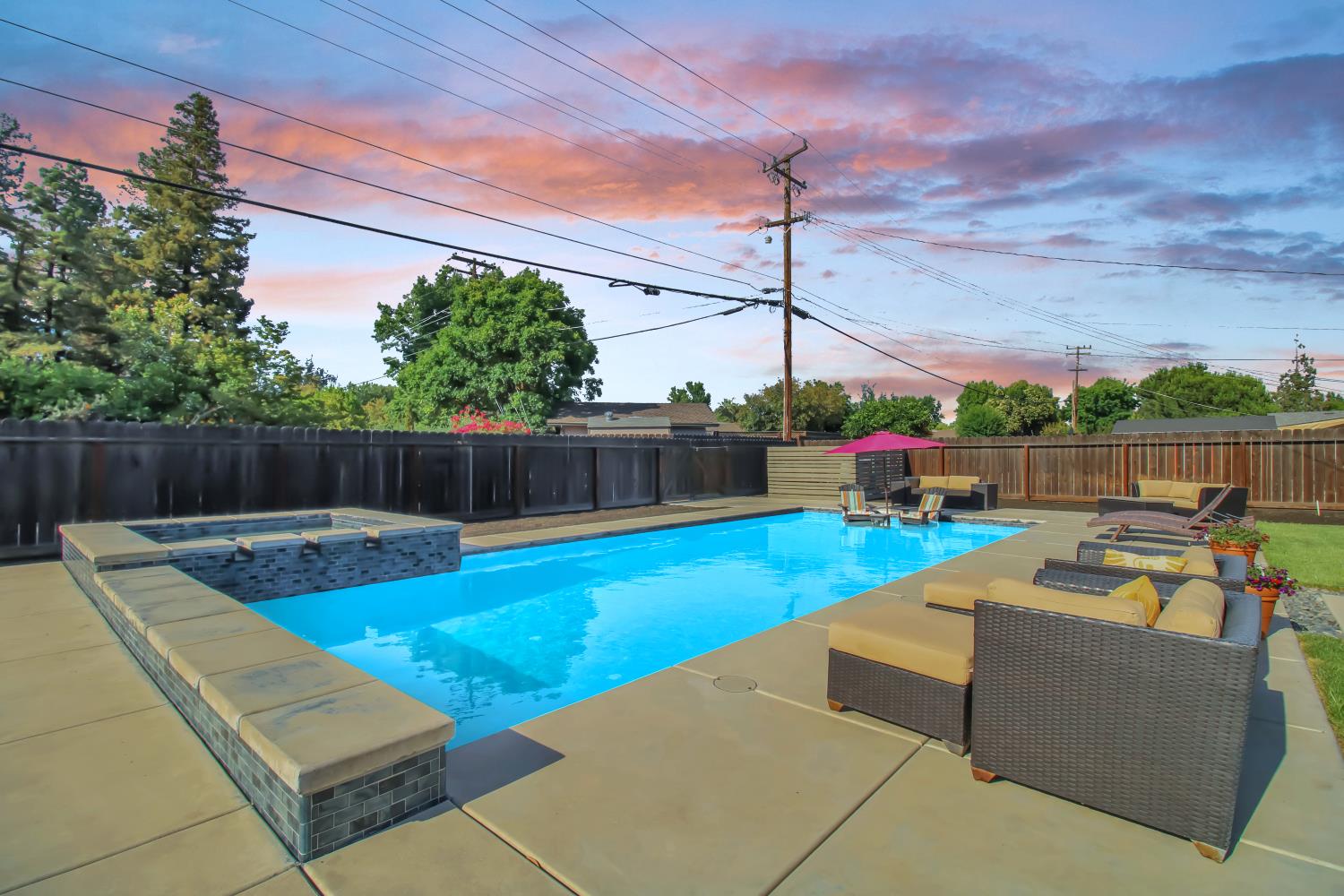 205 Robin Hood Dr, Modesto, CA 95350