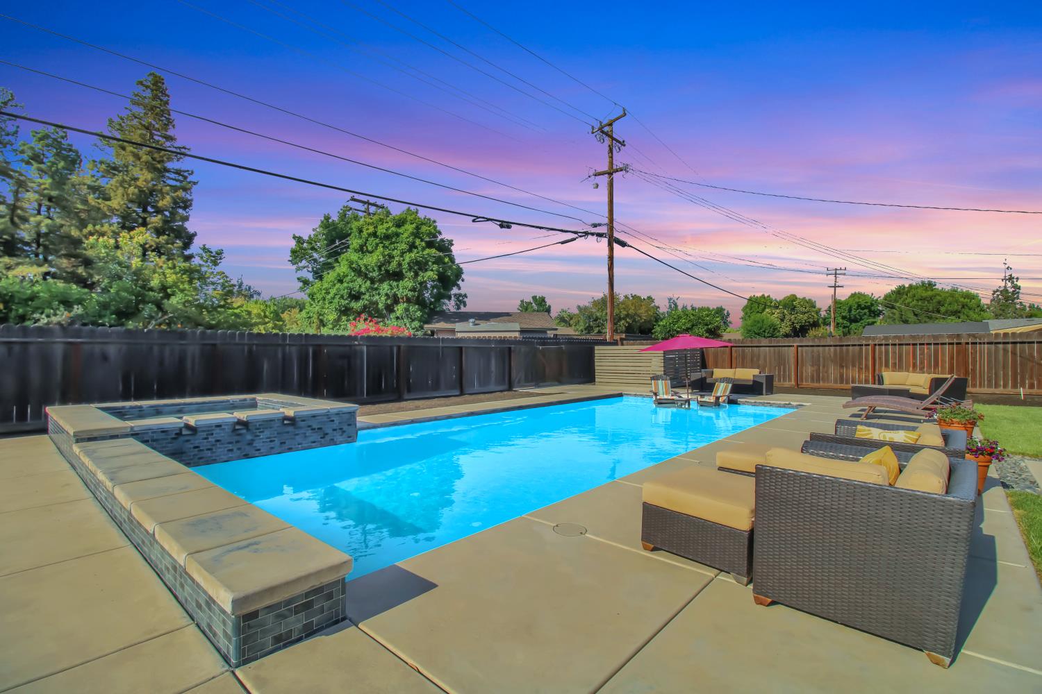 205 Robin Hood Dr, Modesto, CA 95350