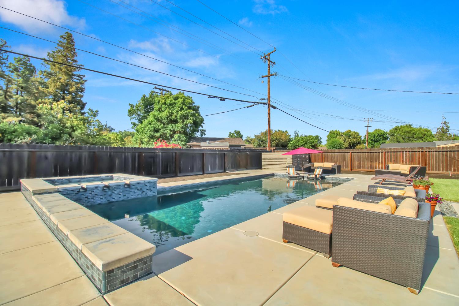 205 Robin Hood Dr, Modesto, CA 95350