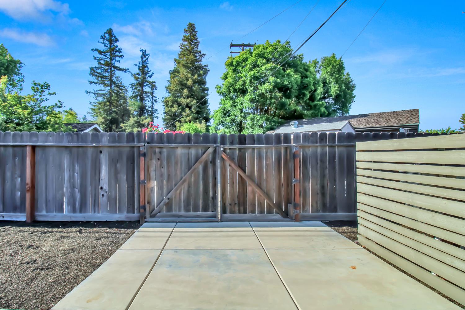 205 Robin Hood Dr, Modesto, CA 95350