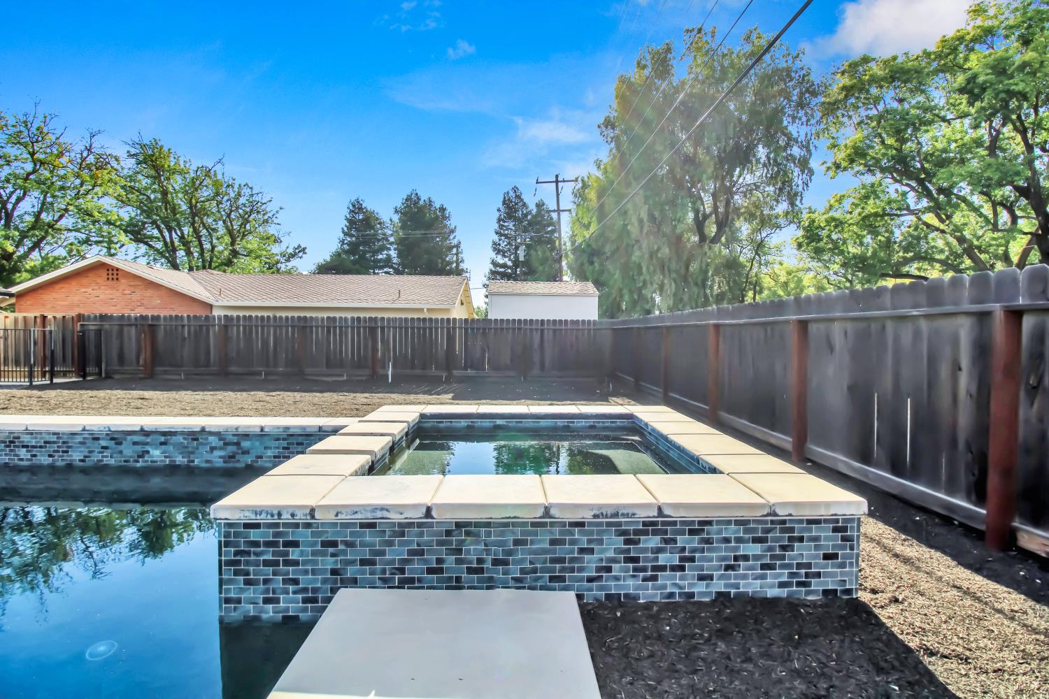 205 Robin Hood Dr, Modesto, CA 95350