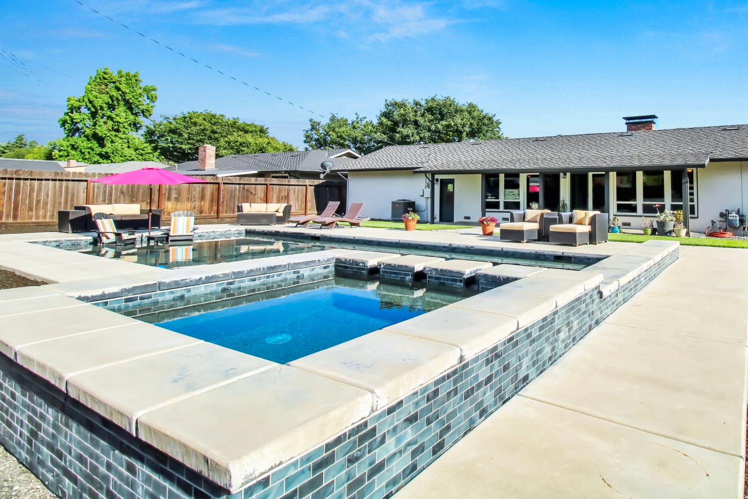 205 Robin Hood Dr, Modesto, CA 95350