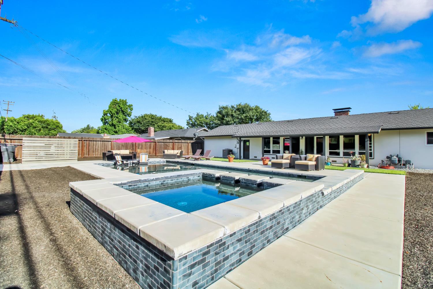 205 Robin Hood Dr, Modesto, CA 95350