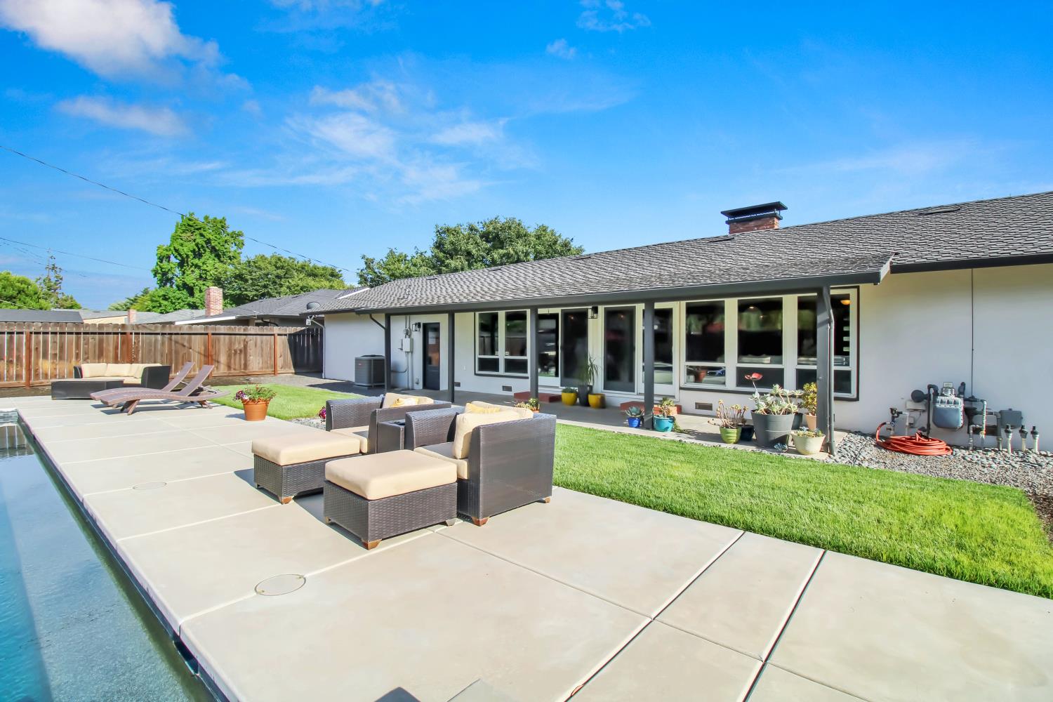 205 Robin Hood Dr, Modesto, CA 95350