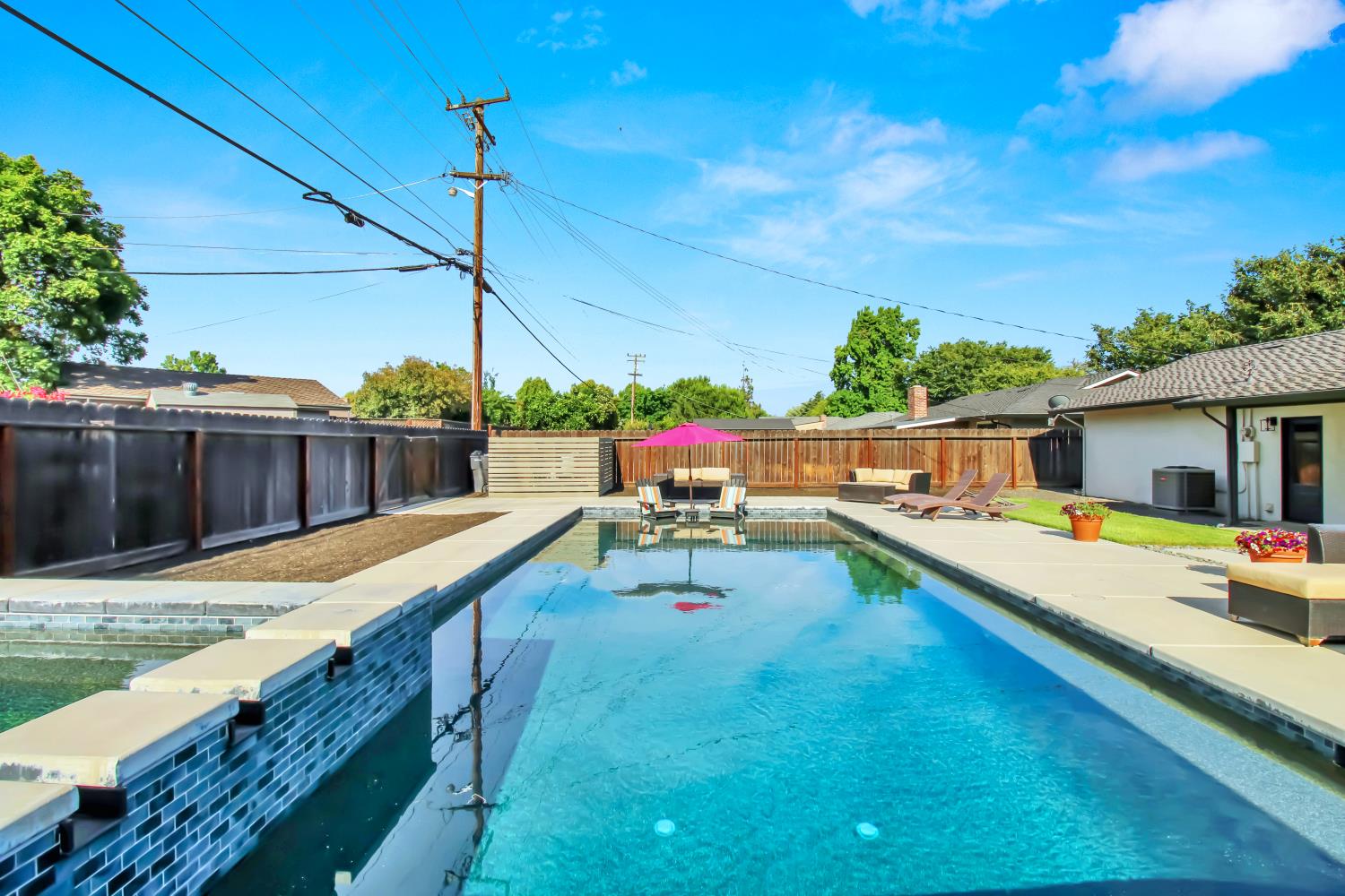 205 Robin Hood Dr, Modesto, CA 95350