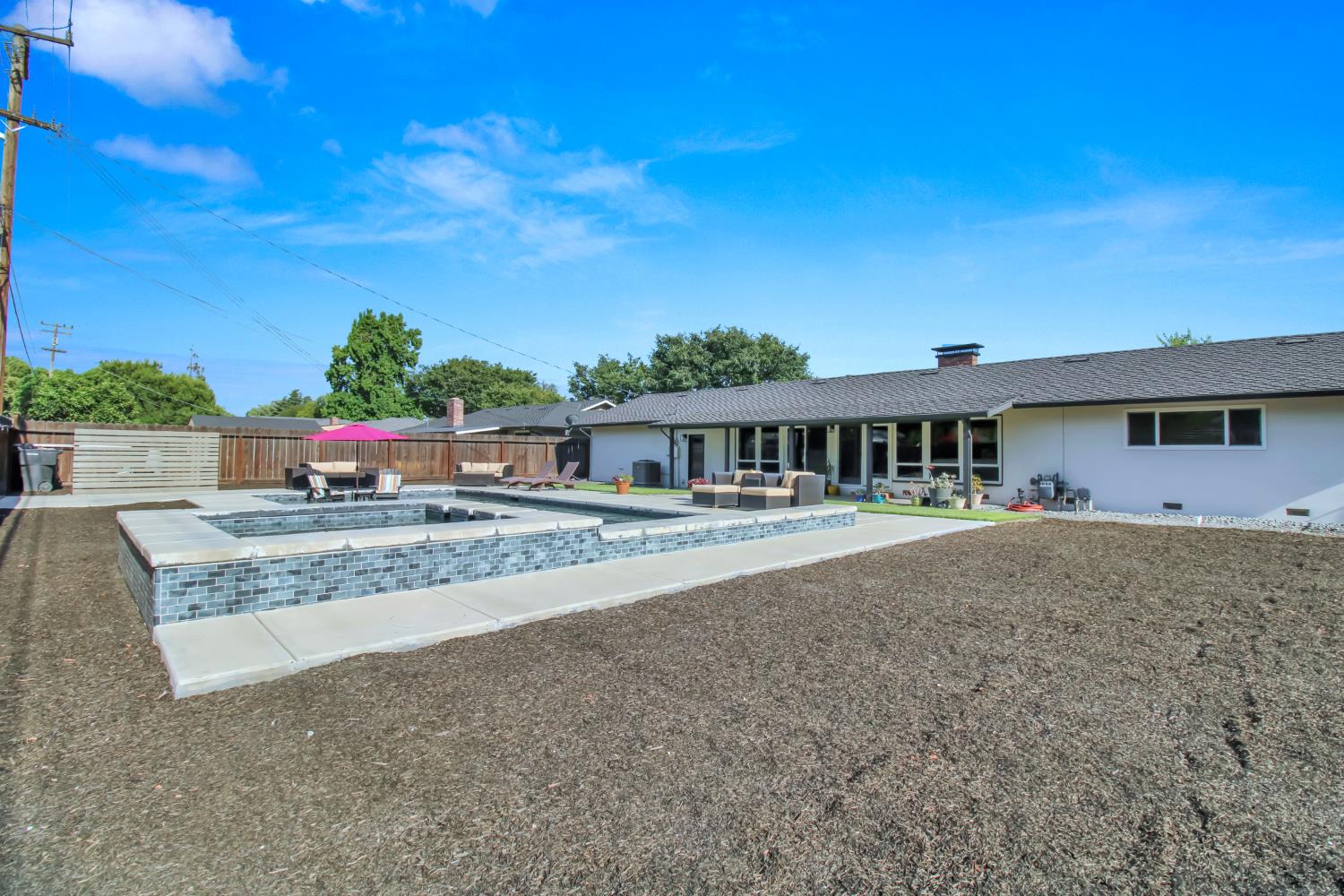 205 Robin Hood Dr, Modesto, CA 95350