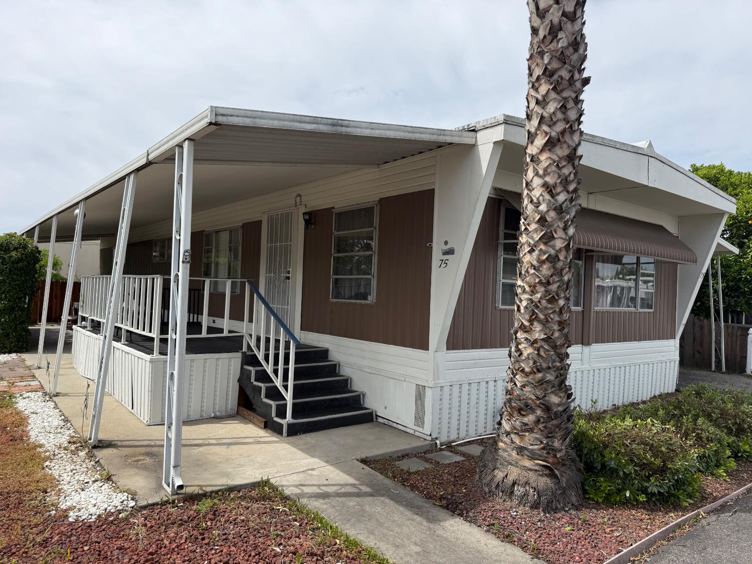 2307 Oakdale Rd #75, Modesto, CA 95355