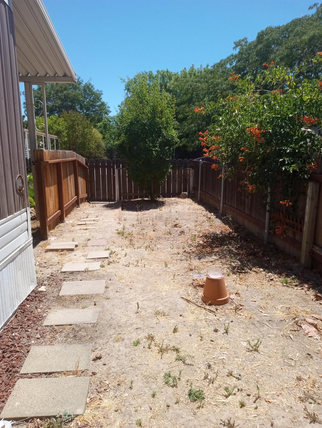 2307 Oakdale Rd #75, Modesto, CA 95355