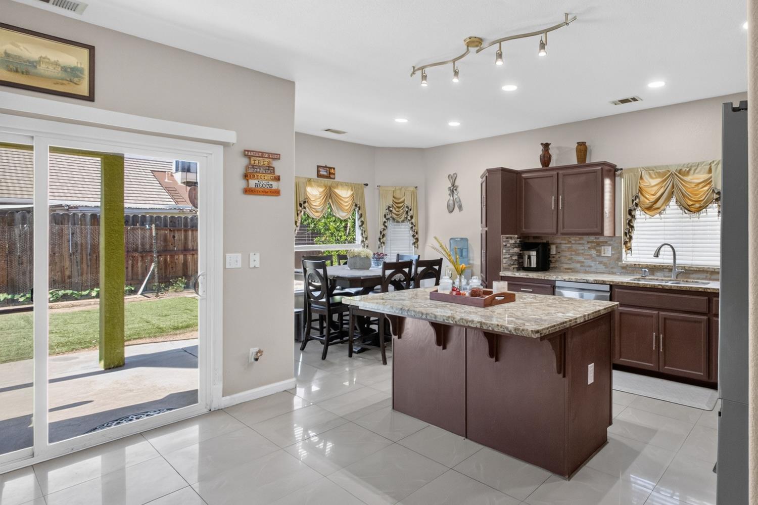 625 SE Helen Dr, Turlock, CA 95382