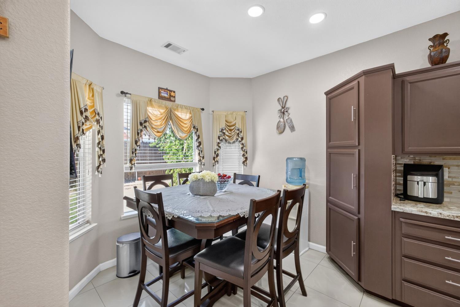 625 SE Helen Dr, Turlock, CA 95382