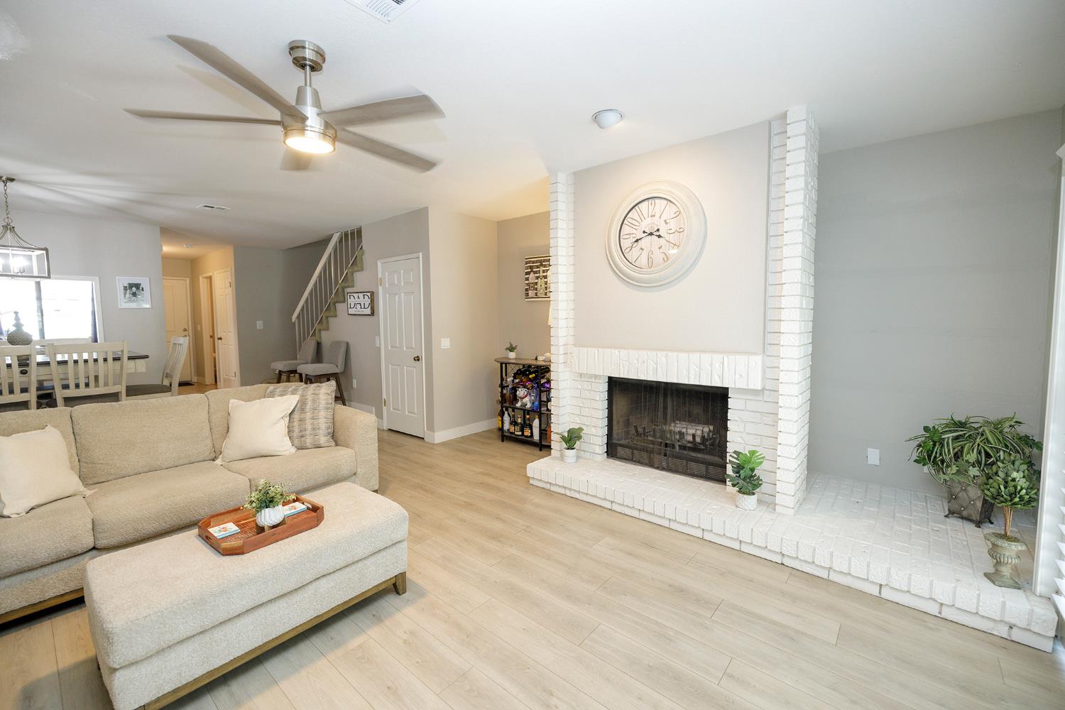 270 W Rumble Rd #C, Modesto, CA 95350